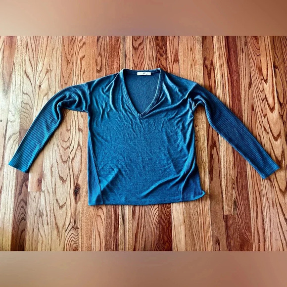 Rag & Bone V-neck sweater. Size S/P -
Green/Gray - Picture 1 of 8